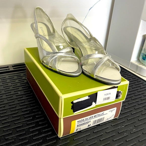 NATURALIZER Silver Metallic Comfort Summer Heels Sz 6.5 Dressy Kadie Prissy - Picture 1 of 14